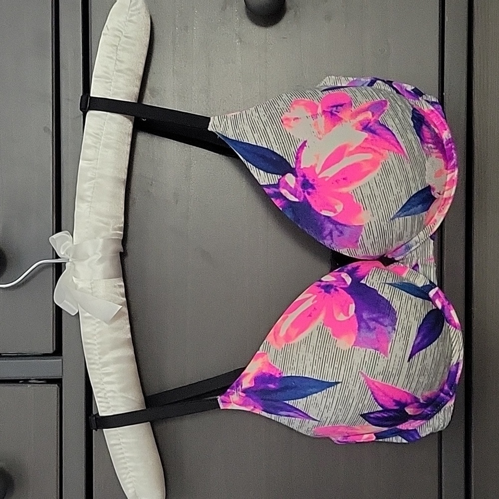 PINK Wear Everywhere Push-Up Bra 32D VS Floral
